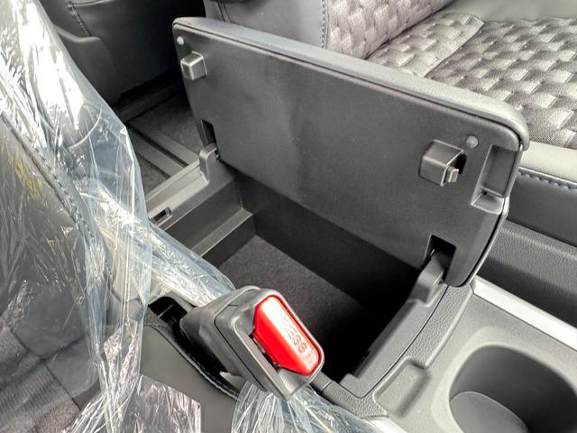 ヴォクシー ハイブリッドS-Z 快適利便パッケージ ユニバーサルステップ デジタルインナーミラー トヨタチームメイト アドバンストパーク パノラミックビューモニター ブラインドスポットモニター ヘッドアップディスプレイ ワンオーナー(55枚目)