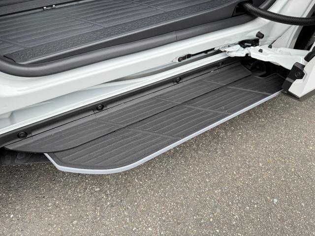 ヴォクシー ハイブリッドS-Z 快適利便パッケージ ユニバーサルステップ デジタルインナーミラー トヨタチームメイト アドバンストパーク パノラミックビューモニター ブラインドスポットモニター ヘッドアップディスプレイ ワンオーナー(66枚目)