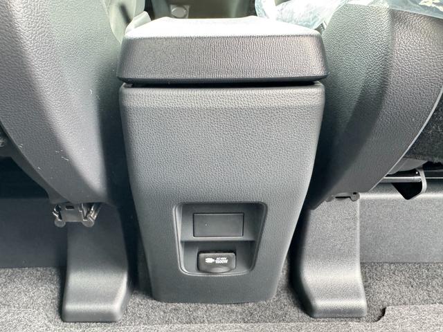 ヴォクシー ハイブリッドS-Z 快適利便パッケージ ユニバーサルステップ デジタルインナーミラー トヨタチームメイト アドバンストパーク パノラミックビューモニター ブラインドスポットモニター ヘッドアップディスプレイ ワンオーナー(73枚目)