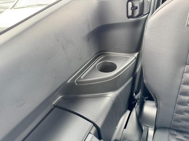 ヴォクシー ハイブリッドS-Z 快適利便パッケージ ユニバーサルステップ デジタルインナーミラー トヨタチームメイト アドバンストパーク パノラミックビューモニター ブラインドスポットモニター ヘッドアップディスプレイ ワンオーナー(76枚目)