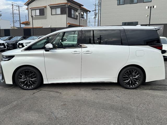 ヴェルファイアハイブリッド Ｚ　プレミア　１３．２型後席モニター　寒冷地仕様　左右独立ムーンルーフ　ヘッドアップディスプレイ　デジタルインナーミラー　左右独立ムーンルーフ　パノラミックビューモニタ　ブラインドスポットモニター　インテリアイルミ（14枚目）