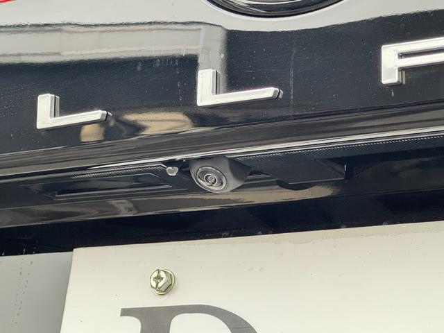 ヴェルファイアハイブリッド Ｚ　プレミア　１３．２型後席モニター　寒冷地仕様　左右独立ムーンルーフ　ヘッドアップディスプレイ　デジタルインナーミラー　左右独立ムーンルーフ　パノラミックビューモニタ　ブラインドスポットモニター　インテリアイルミ（20枚目）