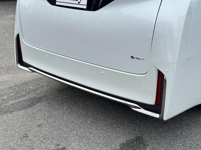 ヴェルファイアハイブリッド Ｚ　プレミア　１３．２型後席モニター　寒冷地仕様　左右独立ムーンルーフ　ヘッドアップディスプレイ　デジタルインナーミラー　左右独立ムーンルーフ　パノラミックビューモニタ　ブラインドスポットモニター　インテリアイルミ（21枚目）