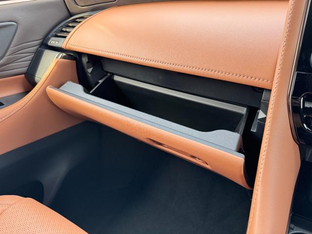 ヴェルファイアハイブリッド Ｚ　プレミア　１３．２型後席モニター　寒冷地仕様　左右独立ムーンルーフ　ヘッドアップディスプレイ　デジタルインナーミラー　左右独立ムーンルーフ　パノラミックビューモニタ　ブラインドスポットモニター　インテリアイルミ（57枚目）