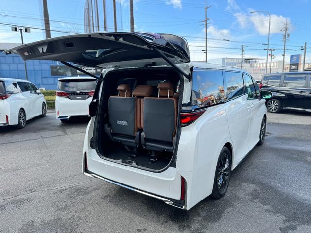 ヴェルファイアハイブリッド Ｚ　プレミア　１３．２型後席モニター　寒冷地仕様　左右独立ムーンルーフ　ヘッドアップディスプレイ　デジタルインナーミラー　左右独立ムーンルーフ　パノラミックビューモニタ　ブラインドスポットモニター　インテリアイルミ（70枚目）