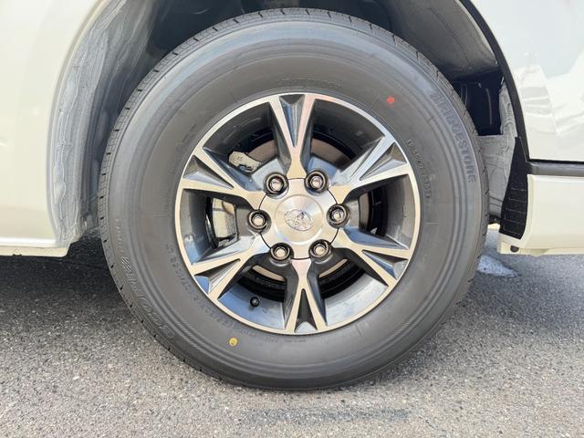 ハイエースバン ロングスーパーGL ダークプライムS 純正アルミホール パノラミックビューモニターカメラ デジタルインナーミラー フロントドアスカフプレート LEDヘッド 両側電動パワースライド アクセサリーコンセント フェンダーミラー 特別仕様車(27枚目)