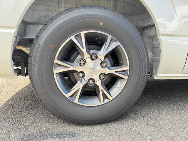 ハイエースバン ロングスーパーGL ダークプライムS 純正アルミホール パノラミックビューモニターカメラ デジタルインナーミラー フロントドアスカフプレート LEDヘッド 両側電動パワースライド アクセサリーコンセント フェンダーミラー 特別仕様車(28枚目)