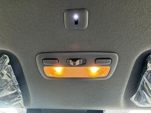 ハイエースバン ロングスーパーGL ダークプライムS 純正アルミホール パノラミックビューモニターカメラ デジタルインナーミラー フロントドアスカフプレート LEDヘッド 両側電動パワースライド アクセサリーコンセント フェンダーミラー 特別仕様車(36枚目)