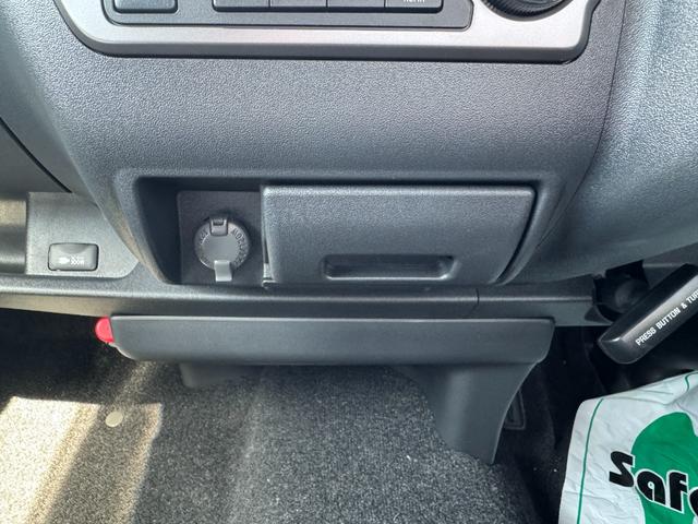 ハイエースバン ロングスーパーGL ダークプライムS 純正アルミホール パノラミックビューモニターカメラ デジタルインナーミラー フロントドアスカフプレート LEDヘッド 両側電動パワースライド アクセサリーコンセント フェンダーミラー 特別仕様車(40枚目)