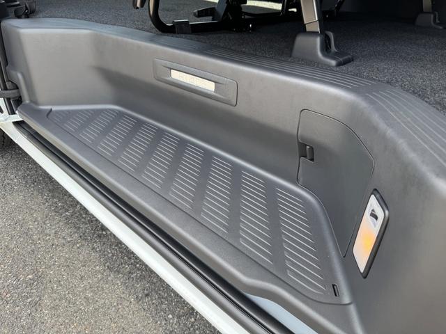 ハイエースバン ロングスーパーGL ダークプライムS 純正アルミホール パノラミックビューモニターカメラ デジタルインナーミラー フロントドアスカフプレート LEDヘッド 両側電動パワースライド アクセサリーコンセント フェンダーミラー 特別仕様車(61枚目)