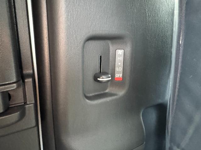 ハイエースバン ロングスーパーGL ダークプライムS 純正アルミホール パノラミックビューモニターカメラ デジタルインナーミラー フロントドアスカフプレート LEDヘッド 両側電動パワースライド アクセサリーコンセント フェンダーミラー 特別仕様車(66枚目)