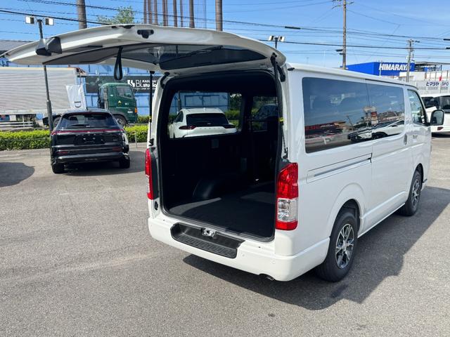 ハイエースバン ロングスーパーGL ダークプライムS 純正アルミホール パノラミックビューモニターカメラ デジタルインナーミラー フロントドアスカフプレート LEDヘッド 両側電動パワースライド アクセサリーコンセント フェンダーミラー 特別仕様車(69枚目)
