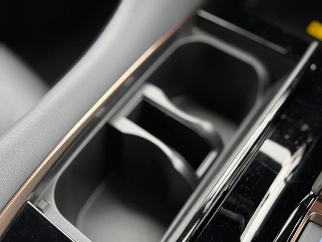 ヴェルファイアハイブリッド Z プレミア 13.2型後席モニター 寒冷地 HUD デジタルインナーミラー 左右独立ムーンルーフ パノラミックビューモニター ブラインドスポットモニター トヨタチームメイト アドバンストパーク スペアタイヤ(54枚目)