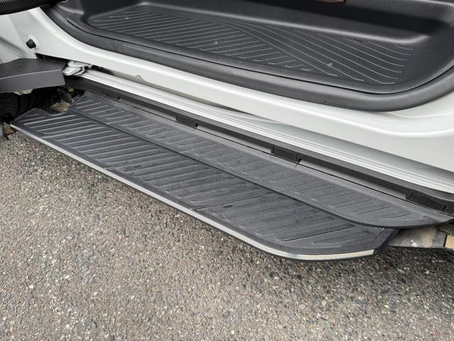 ヴェルファイアハイブリッド Z プレミア 13.2型有機EL後席モニター ユニバーサルステップ デジタルインナーミラー ヘッドアップディスプレイ 14インチディスプレイオーディオ 左右独立ムーンルーフ ドラレコ前後 ブラインドスポットモニタ(3枚目)