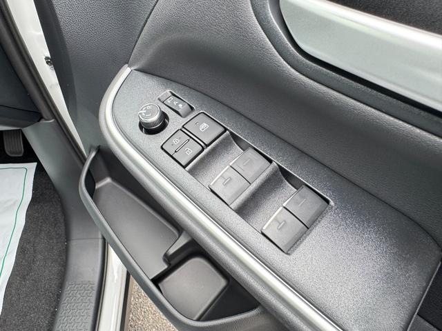 ヴォクシー ハイブリッドS-Z 快適利便パッケージ ユニバーサルステップ デジタルインナーミラー トヨタチームメイト アドバンストパーク パノラミックビューモニター ブラインドスポットモニター ヘッドアップディスプレイ ワンオーナー(31枚目)