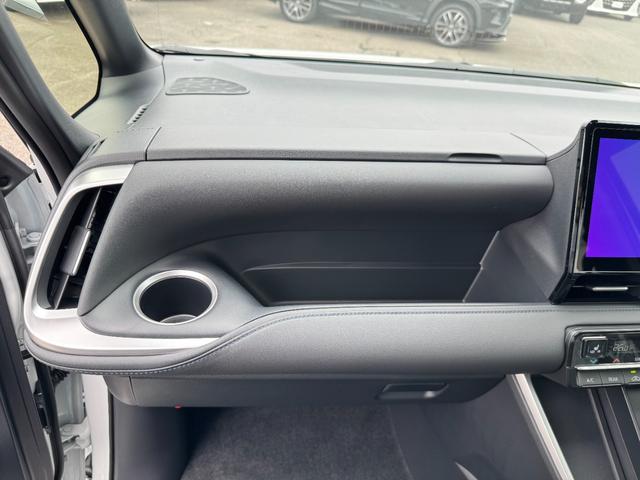 ヴォクシー ハイブリッドS-Z 快適利便パッケージ ユニバーサルステップ デジタルインナーミラー トヨタチームメイト アドバンストパーク パノラミックビューモニター ブラインドスポットモニター ヘッドアップディスプレイ ワンオーナー(34枚目)