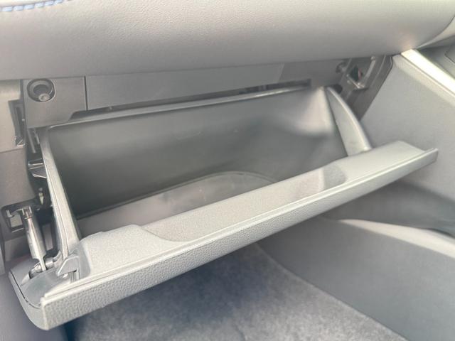 ヴォクシー ハイブリッドS-Z 快適利便パッケージ ユニバーサルステップ デジタルインナーミラー トヨタチームメイト アドバンストパーク パノラミックビューモニター ブラインドスポットモニター ヘッドアップディスプレイ ワンオーナー(37枚目)