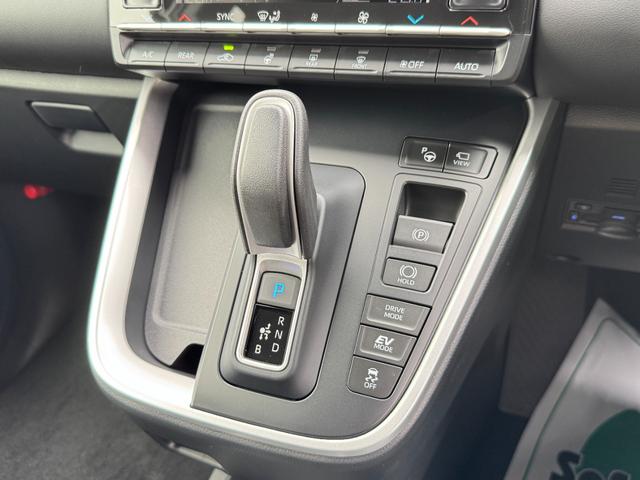 ヴォクシー ハイブリッドS-Z 快適利便パッケージ ユニバーサルステップ デジタルインナーミラー トヨタチームメイト アドバンストパーク パノラミックビューモニター ブラインドスポットモニター ヘッドアップディスプレイ ワンオーナー(47枚目)