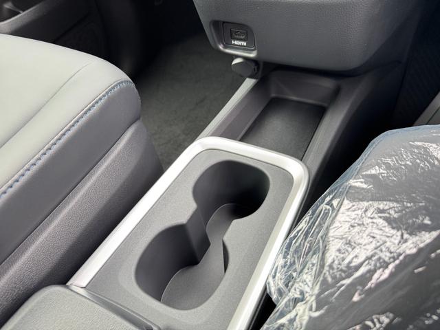 ヴォクシー ハイブリッドS-Z 快適利便パッケージ ユニバーサルステップ デジタルインナーミラー トヨタチームメイト アドバンストパーク パノラミックビューモニター ブラインドスポットモニター ヘッドアップディスプレイ ワンオーナー(52枚目)