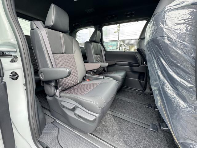 ヴォクシー ハイブリッドS-Z 快適利便パッケージ ユニバーサルステップ デジタルインナーミラー トヨタチームメイト アドバンストパーク パノラミックビューモニター ブラインドスポットモニター ヘッドアップディスプレイ ワンオーナー(64枚目)