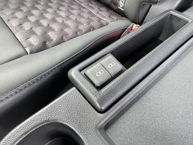 ヴォクシー ハイブリッドS-Z 快適利便パッケージ ユニバーサルステップ デジタルインナーミラー トヨタチームメイト アドバンストパーク パノラミックビューモニター ブラインドスポットモニター ヘッドアップディスプレイ ワンオーナー(69枚目)