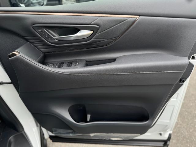 ヴェルファイアハイブリッド Ｚ　プレミア　１３．２型後席モニター　寒冷地　ＨＵＤ　デジタルインナーミラー　左右独立ムーンルーフ　パノラミックビューモニター　ブラインドスポットモニター　トヨタチームメイト　アドバンストパーク　スペアタイヤ（31枚目）