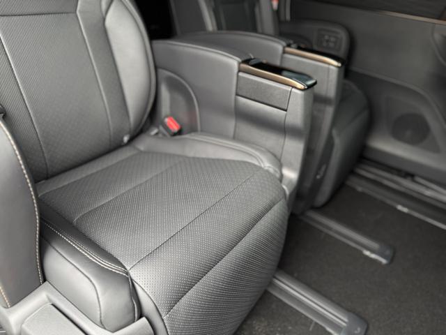 ヴェルファイアハイブリッド Ｚ　プレミア　１３．２型後席モニター　寒冷地　ＨＵＤ　デジタルインナーミラー　左右独立ムーンルーフ　パノラミックビューモニター　ブラインドスポットモニター　トヨタチームメイト　アドバンストパーク　スペアタイヤ（40枚目）