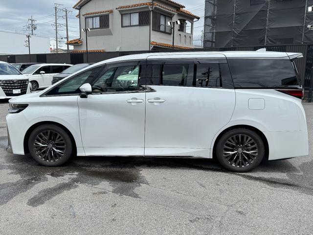 ヴェルファイアハイブリッド Ｚ　プレミア　１３．２型有機ＥＬ後席モニター　ユニバーサルステップ　左右独立ムーンルーフ　トヨタチームメイト　アドバンストパーク　パノラミックビューモニター　ブラインドスポットモニター　デジタルインナーミラー（12枚目）