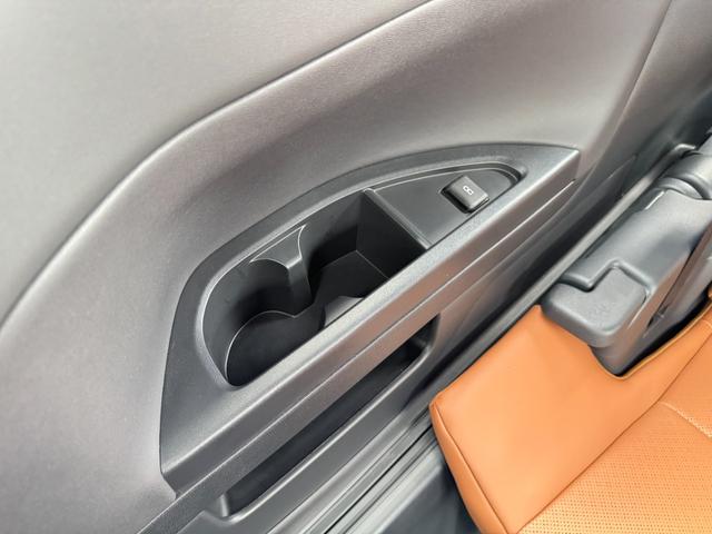 ヴェルファイアハイブリッド Ｚ　プレミア　１３．２型有機ＥＬ後席モニター　ユニバーサルステップ　左右独立ムーンルーフ　トヨタチームメイト　アドバンストパーク　パノラミックビューモニター　ブラインドスポットモニター　デジタルインナーミラー（66枚目）