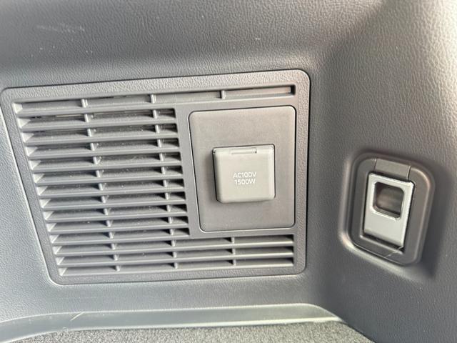 ヴェルファイアハイブリッド Ｚ　プレミア　１３．２型有機ＥＬ後席モニター　ユニバーサルステップ　左右独立ムーンルーフ　トヨタチームメイト　アドバンストパーク　パノラミックビューモニター　ブラインドスポットモニター　デジタルインナーミラー（72枚目）