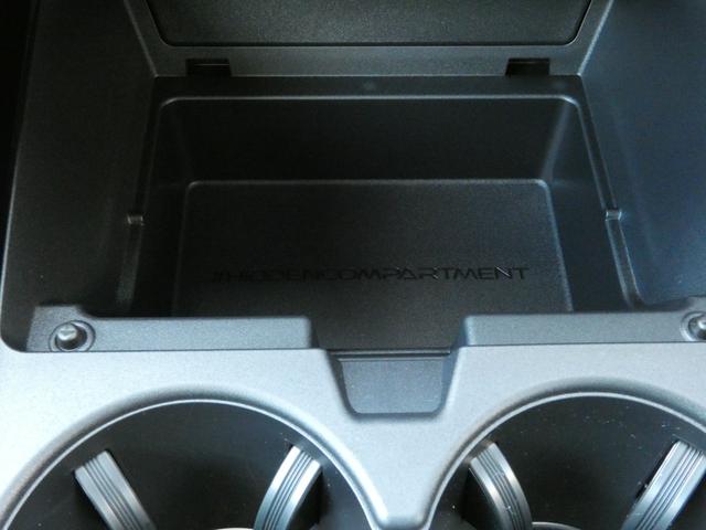 プリウス Ｚ　モデリスタエアロ　ワンオーナー　純正ディスプレイオーディオ　デジタルインナーミラー　トヨタチームメイト　ワイヤレス充電　ブラインドスッポットモニター　ＥＴＣ２．０　シートベンチレーション　１００Ｖ電源（40枚目）