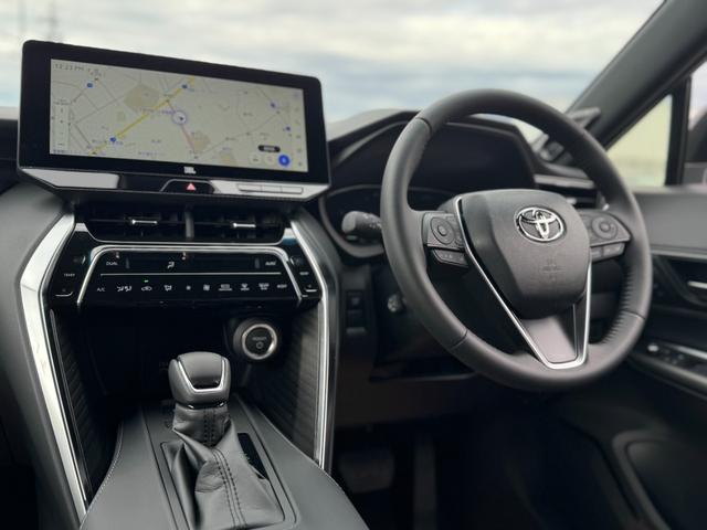 ハリアーハイブリッド Ｚ　レザーパッケージ　ＪＢＬサウンドシステム　ＨＵＤ　デジタルインナーミラー　１２．３インチディスプレイオーディオプラス　ブラインドスポットモニター　パノラミックビューモニター　レザーシート　ヘッドアップディスプレイ（31枚目）