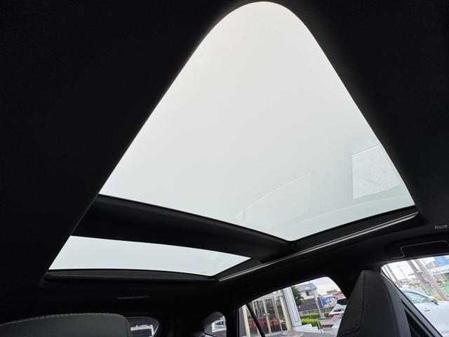 ハリアーハイブリッド Ｚ　レザーパッケージ・ナイトシェード　調光パノラマルーフ　デジタルインナーミラー　アクセサリーコンセント　純正１２．３インチディスプレイオーディオ　ブラインドスポットモニター　パノラミックビュー　ヘッドアップディスプレイ　ＪＢＬサウンド（3枚目）