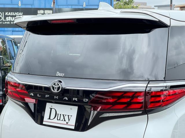 存在感と高級感を兼ね備えたデザインが特徴。力強いフロントマスクから、流麗なサイドラインまで、すべてが洗練されています。どの角度から見ても、その風格と優雅さが際立ち、乗るたびに特別な気分を演出できます！