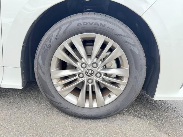 純正アルミホイールをインストールです。もちろん社外品への変更も可能ですのでお気軽にスタッフまでご相談ください！電話番号０５６８−８６−３４７７★タイヤのみの交換も受け付けておりますので、ご相談ください