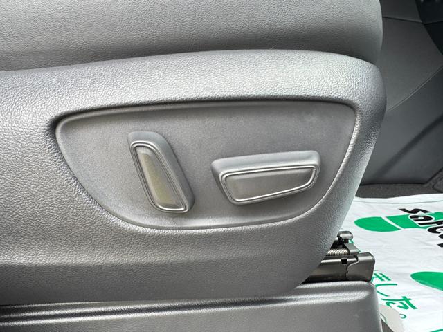 【パワーシート】パワーシートを装備しております！お好みの位置にセッティング可能です！電動で細かい位置調整が可能ですので、ベストなポジションにセッティングすることが可能です！ご来店、お待ちしております！