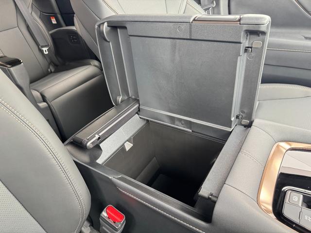 【収納スペース】小物を入れるのに便利な、収納スペースが用意されております！サングラスやポケットティッシュなどの収納にお使いいただけます！ご要望がありましたら公式ＬＩＮＥにお写真も送付しております！！！