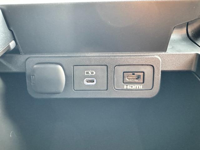 【ＨＤＭＩ】スマートフォンや、そのほかの電子機器につなげて画面を投影することができます！また、テレビキャンセラーと併用して、走行中もご覧になれたりもします！ぜひご検討ください！