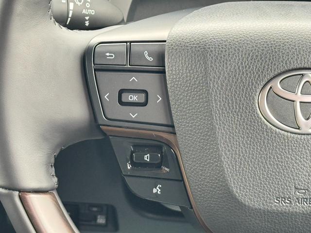 ハンドルリモコンも装備されております！ナビの簡単な操作がハンドルで行えます！前方から視線を逸らす事なく操作が可能ですので、安全にも繋がっております！ハンズフリー機能もございます！電話の応答が可能です！