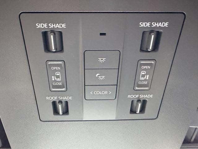 天井のパネルからサンシェードとムーンルーフシェードの開閉が可能です！サンシェードで日差しを調整でき、スイッチで簡単に操作可能！シンプルで直感的な操作が、心地よいドライブ、車内環境もより良くなります！！