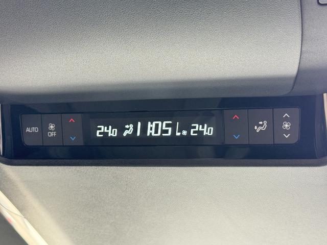 【後席エアコン】後席にもエアコンが取り付けられております！後部座席を快適な温度に保てます！当社のディーラーオプションでスモークフィルムやフロントガラス断熱フィルムもございます！！是非ご検討ください♪♪
