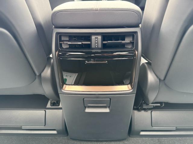 【コンセント】ＡＣ１００Ｖのコンセントを装備しております！通常のコンセント形状ですので、幅広い電子製品がお使いいただけます！スイッチでオンオフの切り替えができますので、安全性にも配慮されております！！