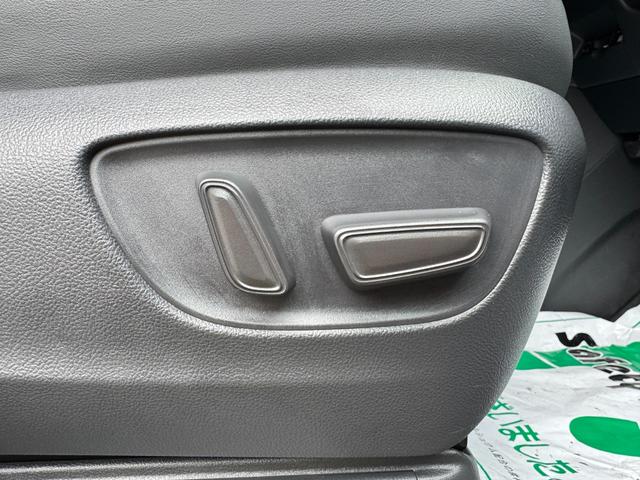 アルファードハイブリッド Ｚ　１３．２型後席モニター　デジタルインナーミラー　左右独立ムーンルーフ　パノラミックビューモニター　ブラインドスポットモニター　トヨタチームメイト　アドバンストパーク　ドライブレコーダー　フルセグＴＶ（35枚目）