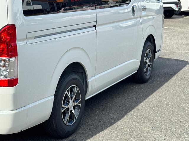 ハイエースバン ロングスーパーGL ダークプライムS 純正アルミホール パノラミックビューモニターカメラ デジタルインナーミラー フロントドアスカフプレート LEDヘッド 両側電動パワースライド アクセサリーコンセント フェンダーミラー 特別仕様車(22枚目)