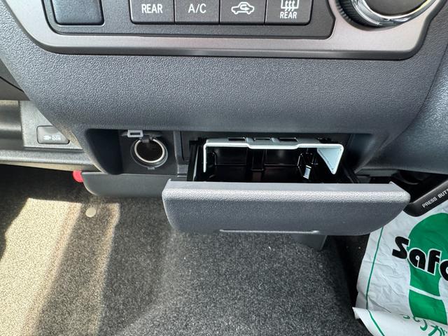 ハイエースバン ロングスーパーGL ダークプライムS 純正アルミホール パノラミックビューモニターカメラ デジタルインナーミラー フロントドアスカフプレート LEDヘッド 両側電動パワースライド アクセサリーコンセント フェンダーミラー 特別仕様車(41枚目)