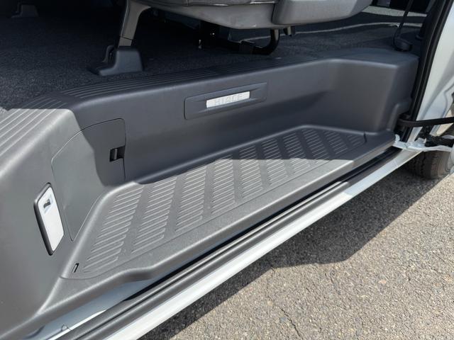 ハイエースバン ロングスーパーGL ダークプライムS 純正アルミホール パノラミックビューモニターカメラ デジタルインナーミラー フロントドアスカフプレート LEDヘッド 両側電動パワースライド アクセサリーコンセント フェンダーミラー 特別仕様車(63枚目)