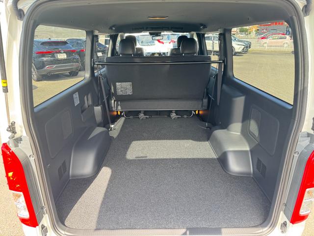 ハイエースバン ロングスーパーGL ダークプライムS 純正アルミホール パノラミックビューモニターカメラ デジタルインナーミラー フロントドアスカフプレート LEDヘッド 両側電動パワースライド アクセサリーコンセント フェンダーミラー 特別仕様車(71枚目)