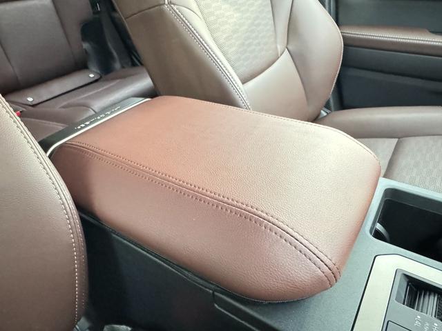 ランドクルーザー250 VXファーストエディション 丸目ヘッドライト ムーンルーフ デジタルインナーミラー ブラインドスポットモニタ パノラミックビューモニター フルセグTV オートマチックハイビーム ブラウン内装 シートヒーター&ベンチレーション(43枚目)