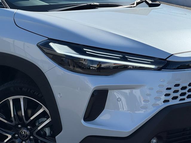 カローラクロス ハイブリッド　Ｚ　改後　パノラマルーフ　寒冷地仕様　パノラミックビューモニター　ブラインドスポットモニター　アドバンストパーク　ステアリングヒーター　１０．５インチディスプレイナビ　フルセグＴＶ　ドライブレコーダー（5枚目）