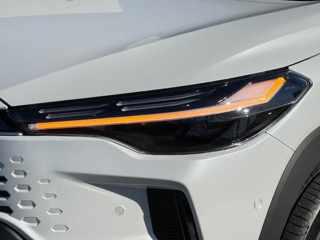 カローラクロス ハイブリッド　Ｚ　改後　パノラマルーフ　寒冷地仕様　パノラミックビューモニター　ブラインドスポットモニター　アドバンストパーク　ステアリングヒーター　１０．５インチディスプレイナビ　フルセグＴＶ　ドライブレコーダー（11枚目）